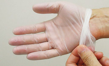 ゴム手袋は患者様ごとに使い捨て